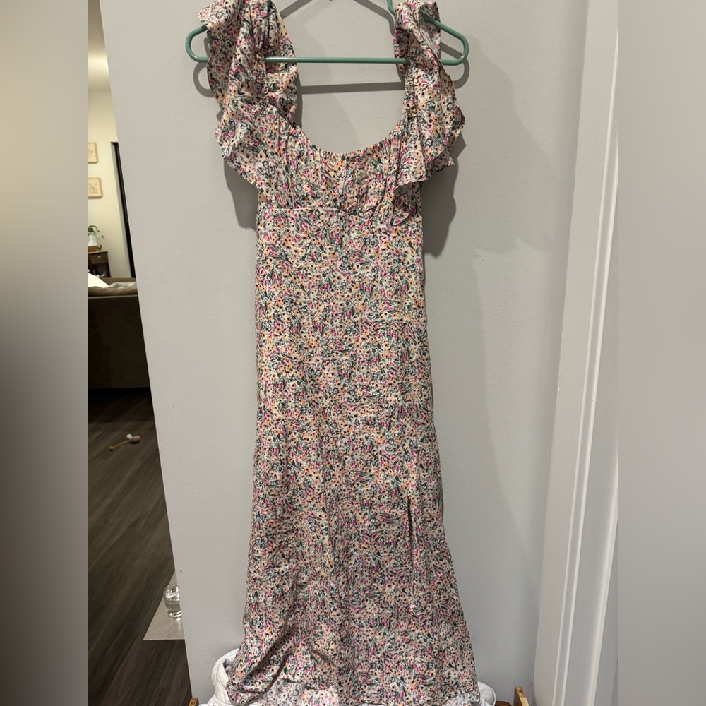 NWT Floral Ruffle Dress